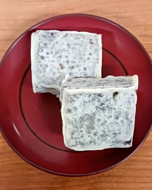 お菓子のご紹介《きんつば》

当店の‘きんつばは十勝産小豆のみを使用し、優しい甘さに仕上げております。
一つ一つ手焼きで丁寧にお作りしています😌

 #藤宮製菓
 #岩槻