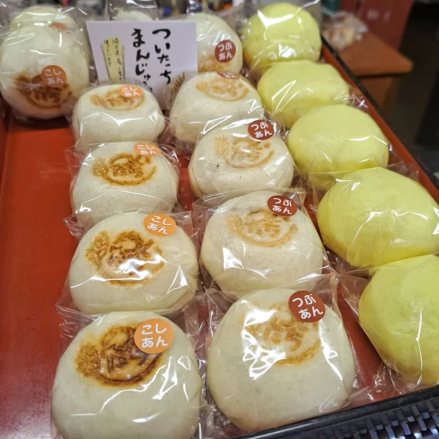 本日は月に一度の"ついたちまんじゅう"の日です！
埼玉県産小麦使用の昔ながらのおまんじゅうです。

#ついたちまんじゅう
#藤宮製菓
#岩槻
#和菓子